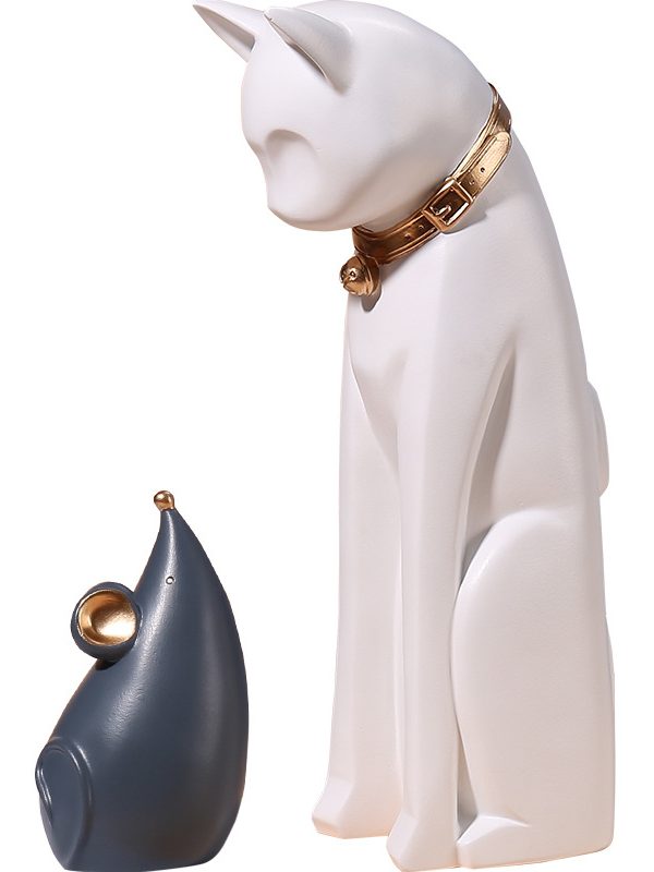 Harmonious cat and mouse desktop ornaments