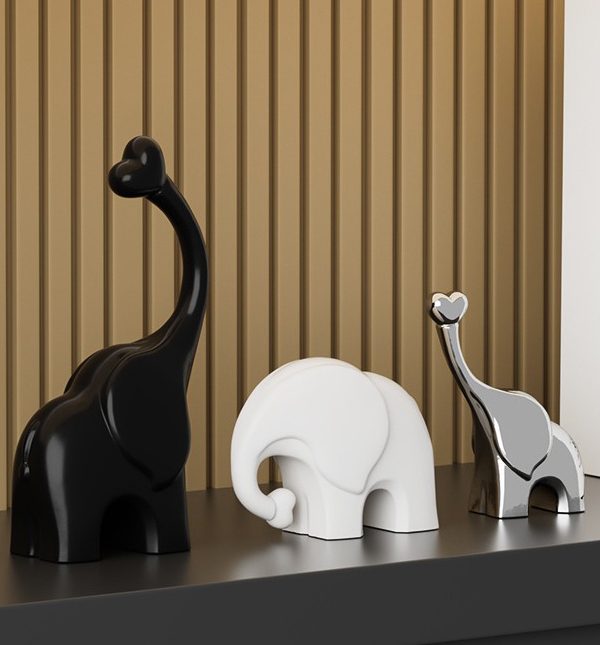 Electroplating harmonious elephant family desktop ornaments