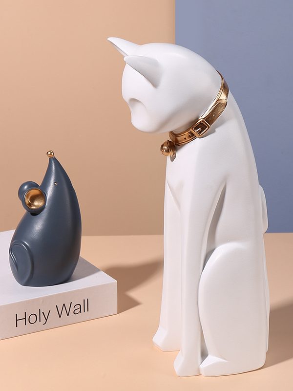 Harmonious cat and mouse desktop ornaments