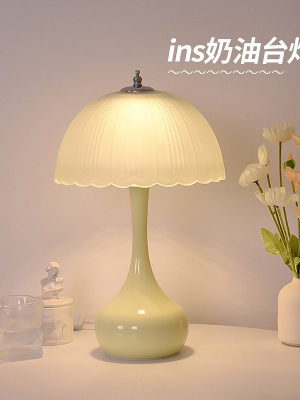 Table Lamp Bedroom Bedside Table Lamp 2025 New Style Light Luxury Advanced Sense Modern Master Bedroom Romantic Cream Style Night Light
