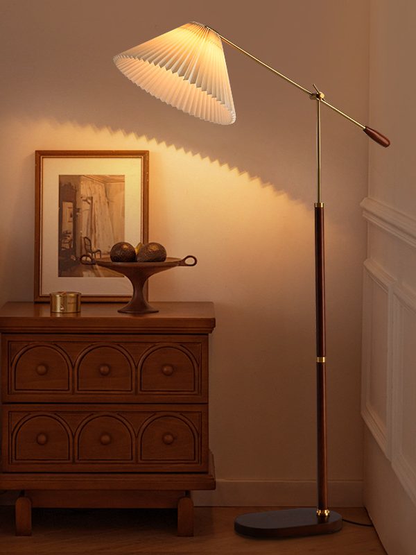 Floor lamp American retro living room sofa next to high-end design middle-aged style bedroom bedside lamp decorative atmosphere lamp